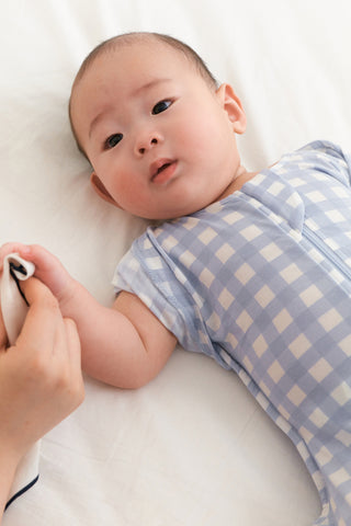 Newborn モダールスワドルスーツ